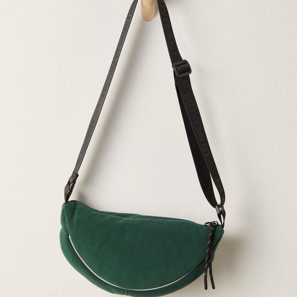 NWT FREE PEOPLE FLEECE BULLSEYE SLING BAG - Picture 5 of 7